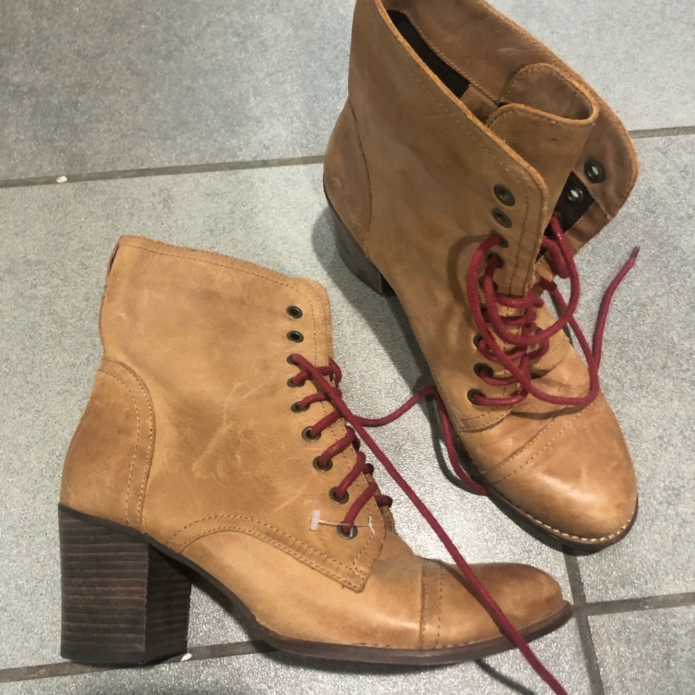 Vince Camuto Camel Leather Heeled Boots NWOT 9B 39